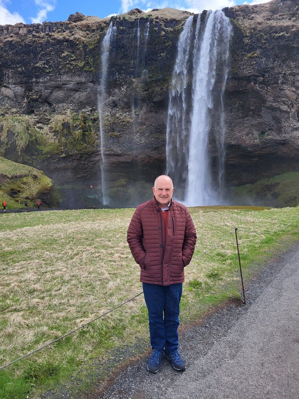 Seljalandsfoss waterfall - Kiffin