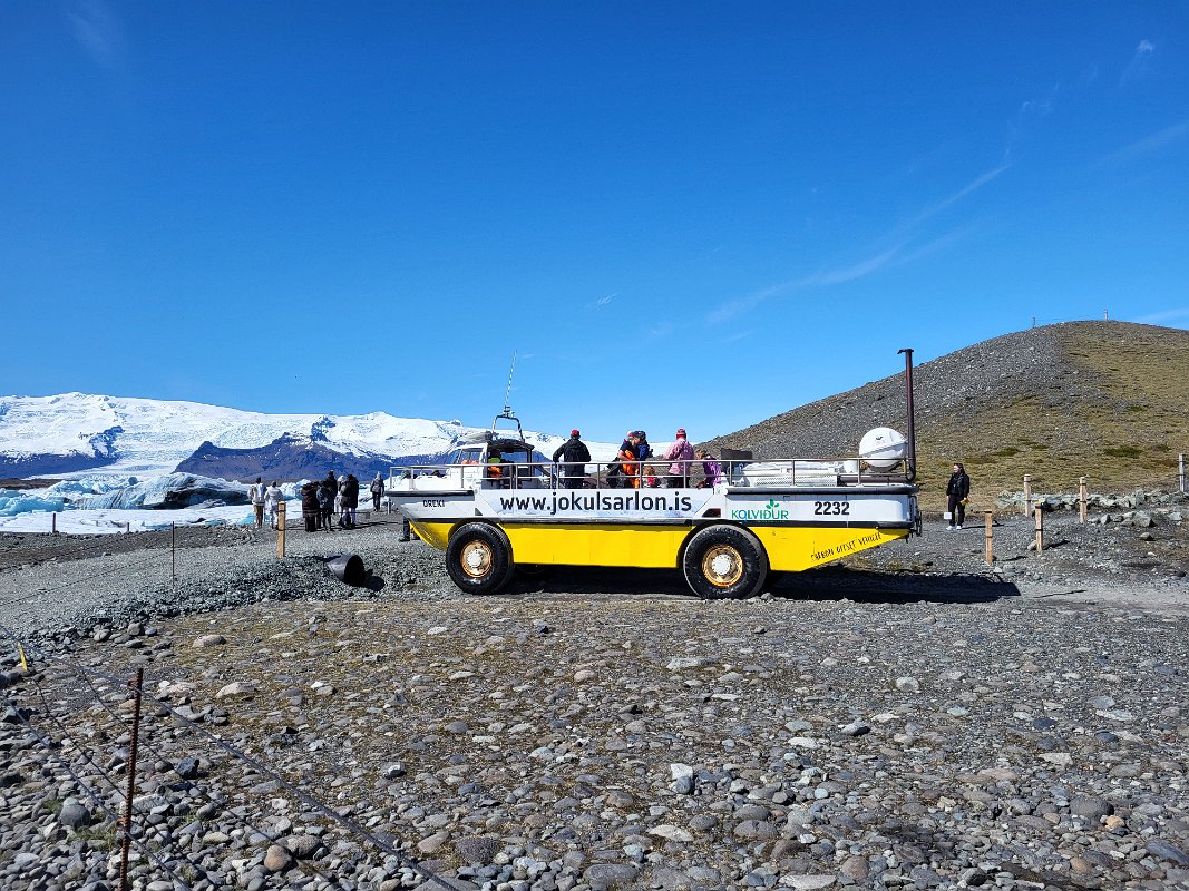 Jökulsárlón - amphibious vehicle