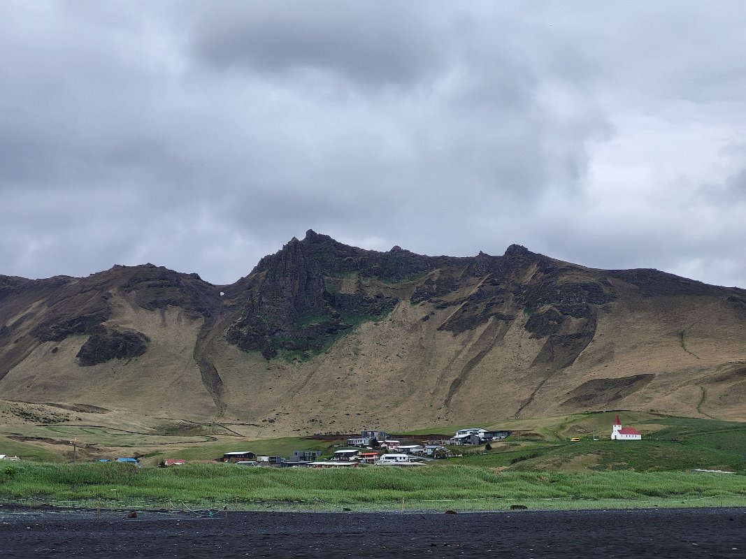 Víkurfjara - View of Hotel Katla